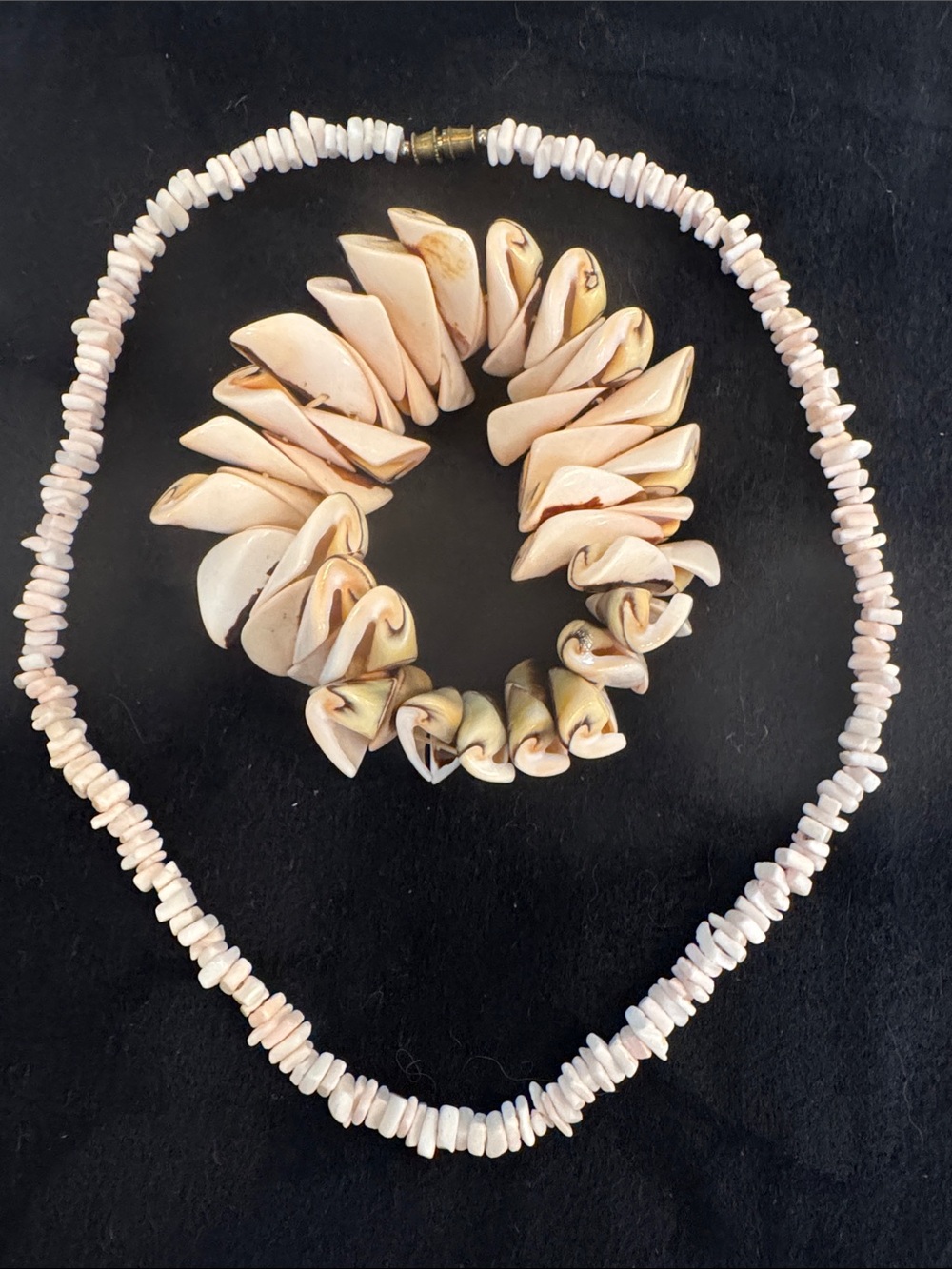 Set of  puca shell bracelet and conch shell necklace . Beautiful pink.